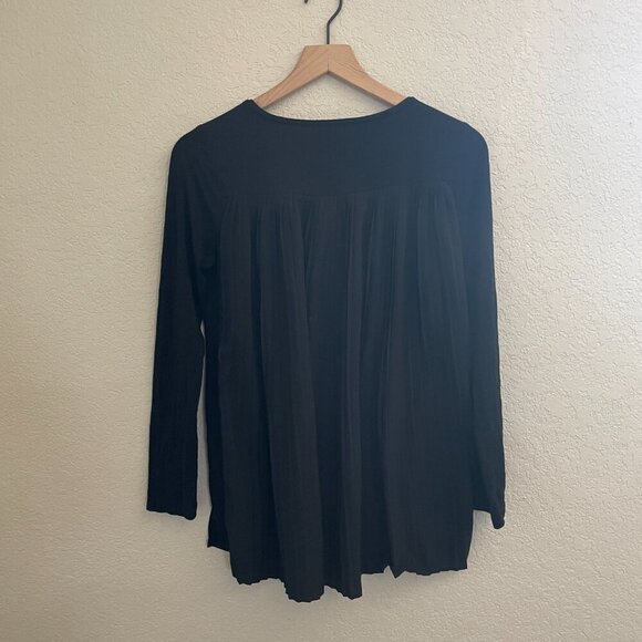 White House Black Market Black Pleated Chiffon Back Top Small - Picture 4 of 4